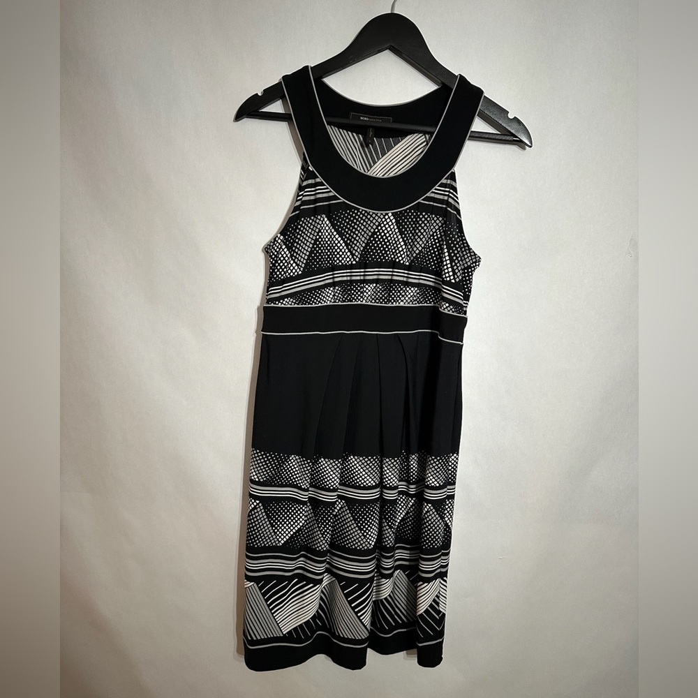 BCBGMaxAzria Black And White Geometric Print Sleeveless Dress Size Small - Picture 2 of 8